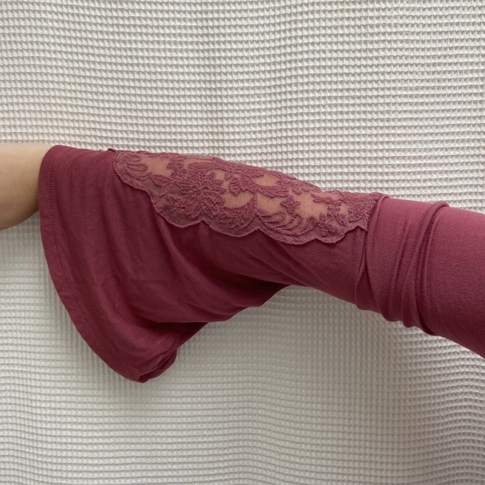 Women’s American Eagle Outfitters Pink Flare & Lace Sleeve, Open Back top. Sz S - Picture 3 of 12